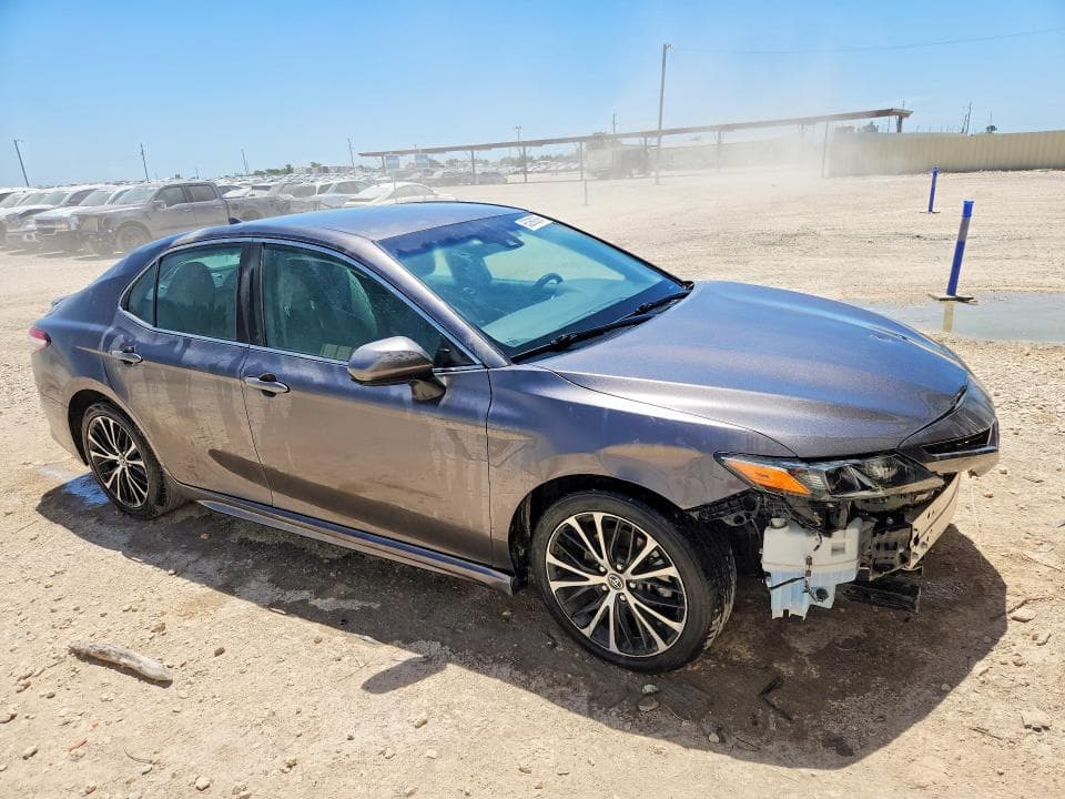 2020 TOYOTA CAMRY SE 4