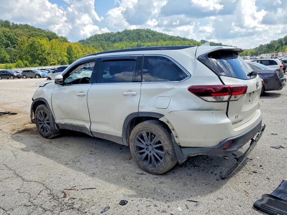 2019 TOYOTA HIGHLANDER SE 2