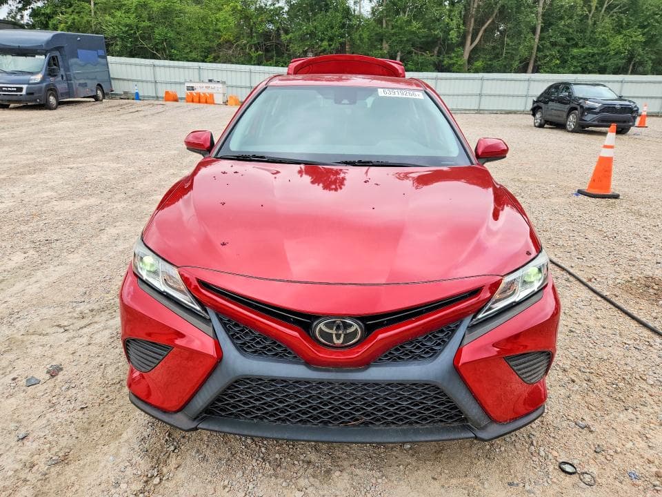 2020 TOYOTA CAMRY SE 5