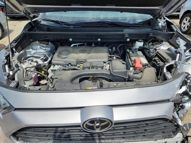 2024 TOYOTA RAV4 XLE 12