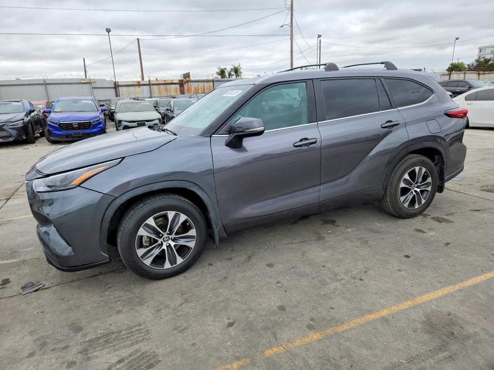 2023 TOYOTA HIGHLANDER XLE - 1