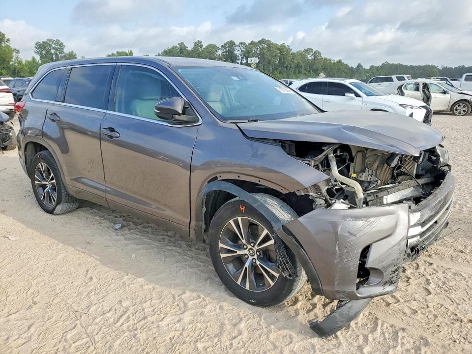 2018 TOYOTA HIGHLANDER LE 4
