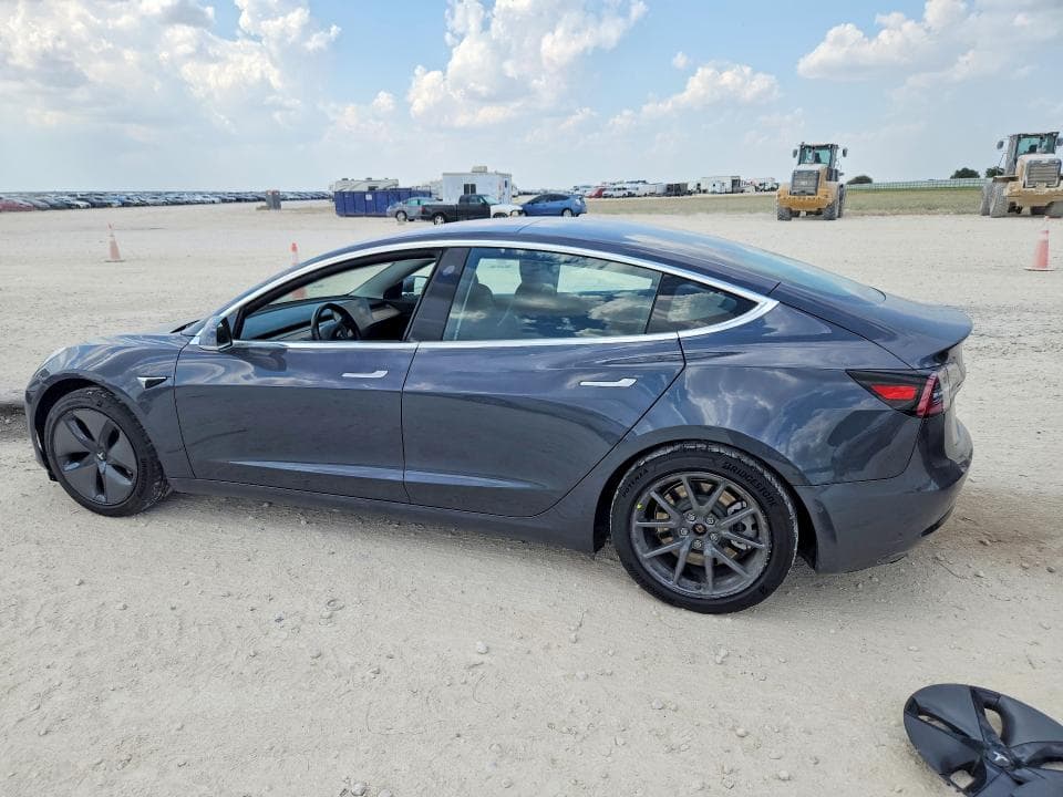 2018 TESLA MODEL 3 2
