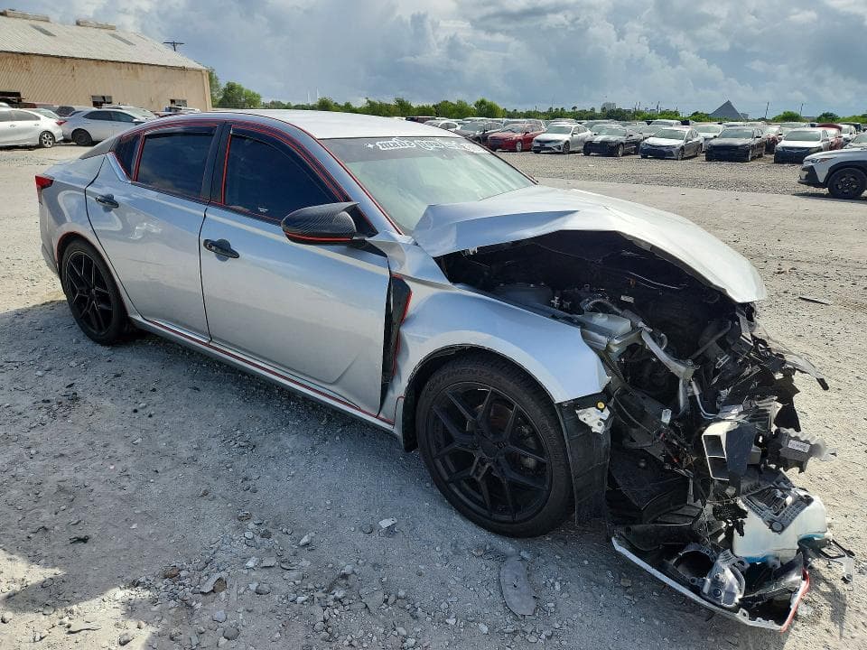 2022 NISSAN ALTIMA SR 4