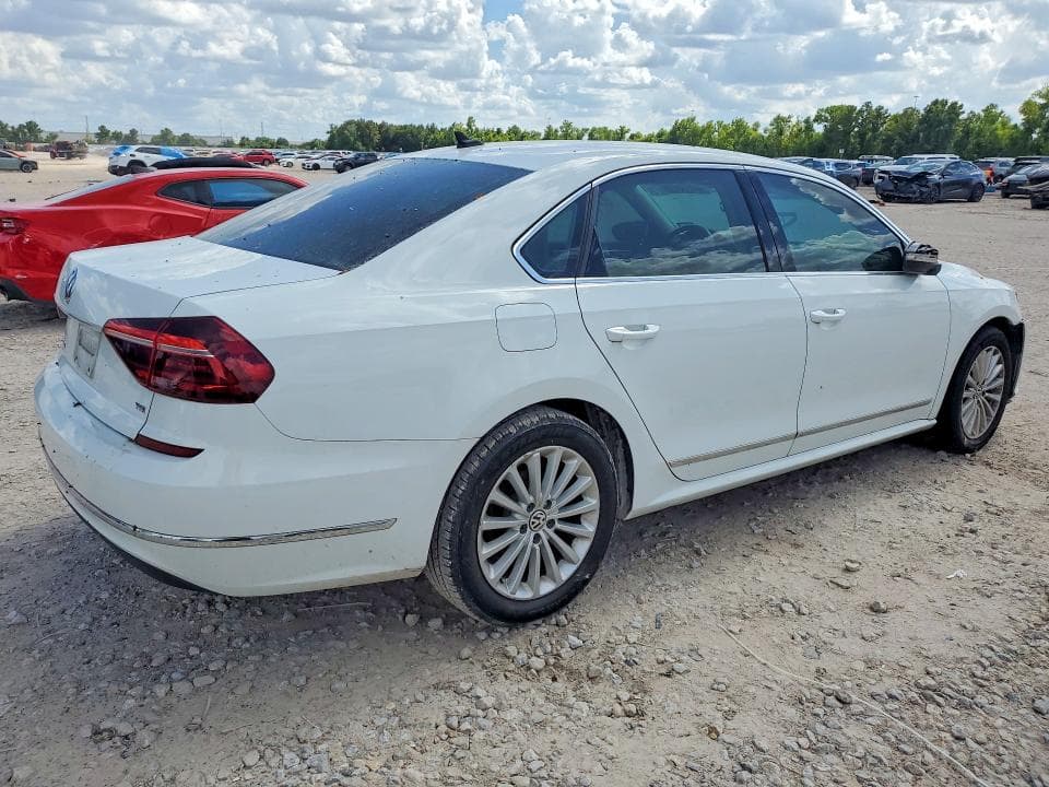 2017 VOLKSWAGEN PASSAT SE 3