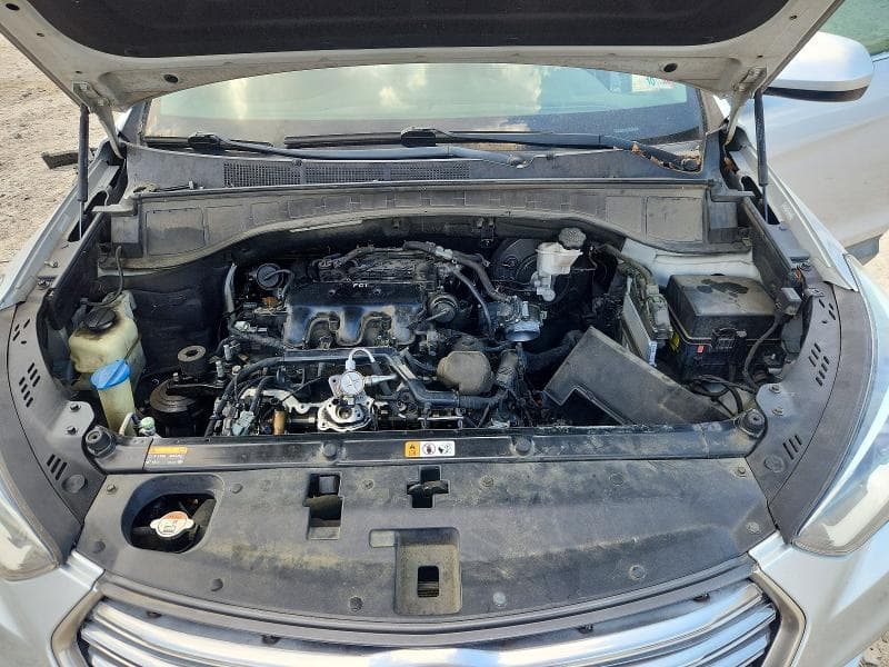 2017 HYUNDAI SANTA FE SE 11