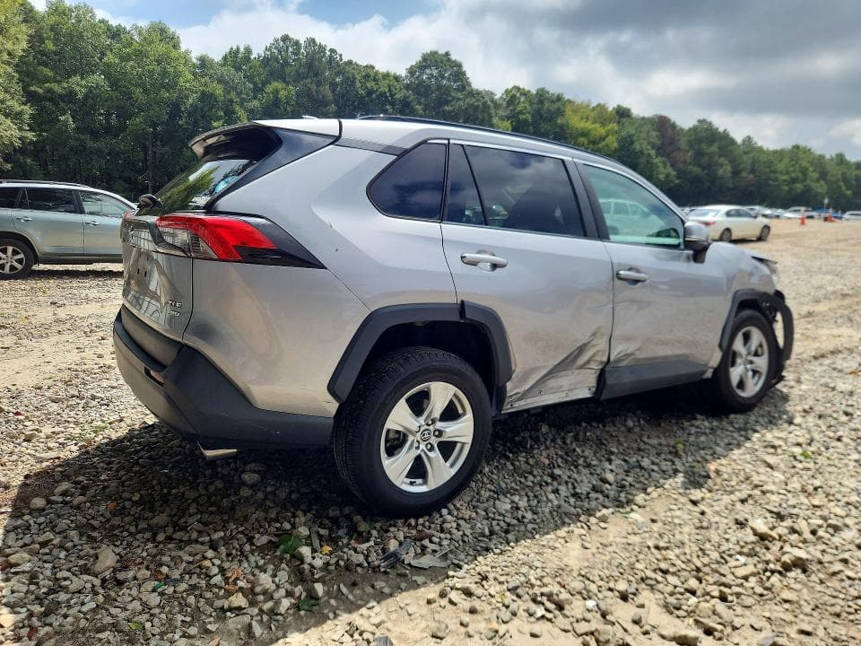 2020 TOYOTA RAV4 XLE 3