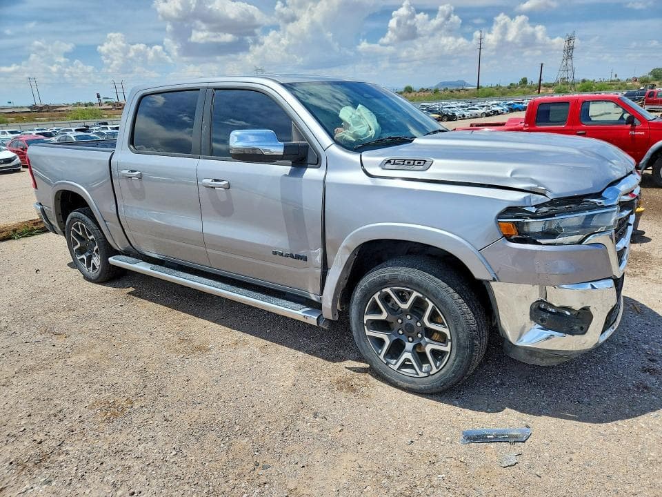 2025 RAM 1500 LARAMIE 4
