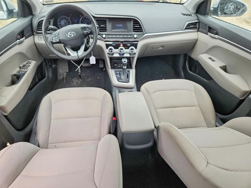 2019 HYUNDAI ELANTRA SE 8