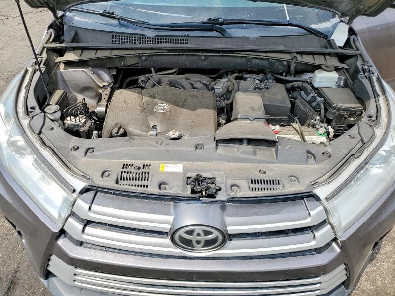 2019 TOYOTA HIGHLANDER XLE 11