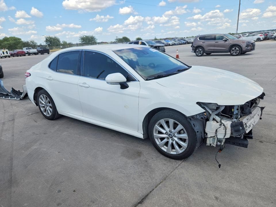 2018 TOYOTA CAMRY LE 4