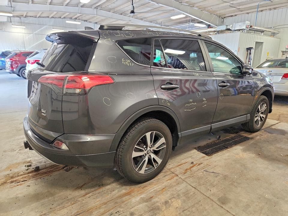 2018 TOYOTA RAV4 XLE 3