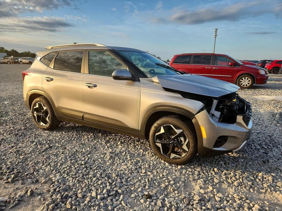 2025 KIA SELTOS EX 4