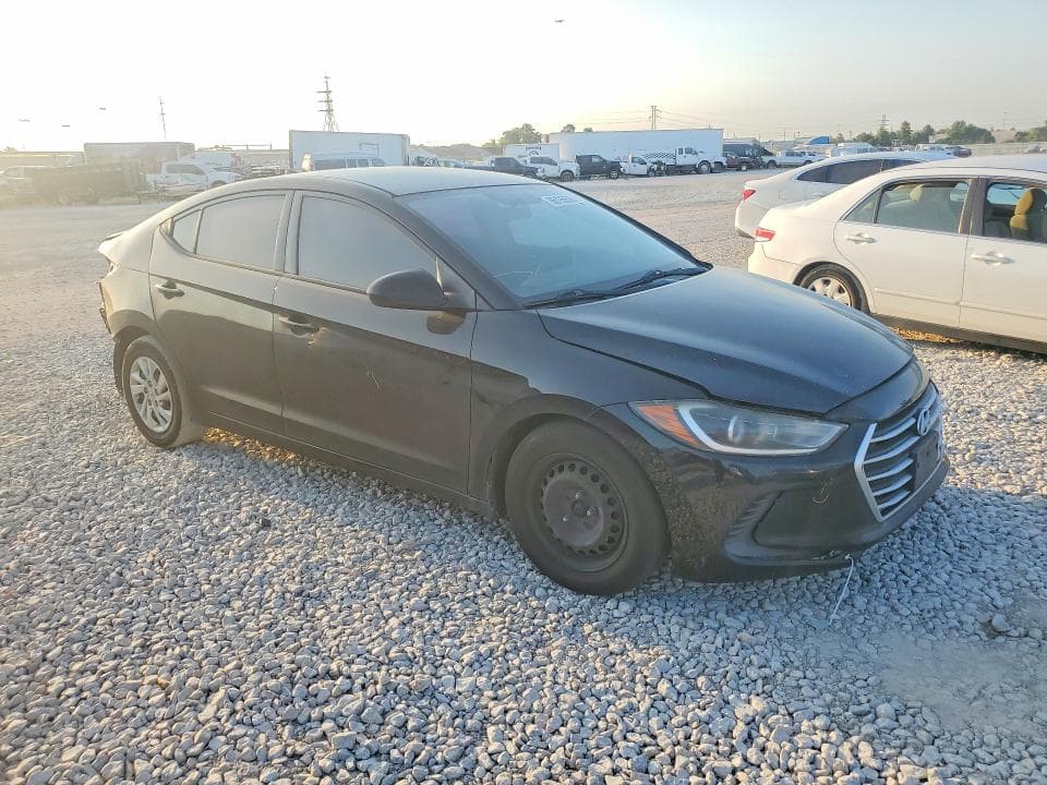2018 HYUNDAI ELANTRA SE 4