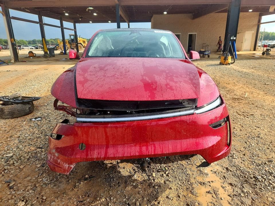 2026 TESLA MODEL Y 5