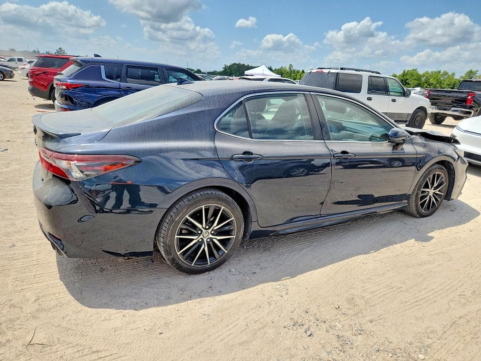 2021 TOYOTA CAMRY SE 3