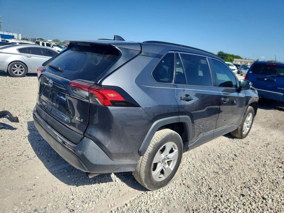 2020 TOYOTA RAV4 XLE 3