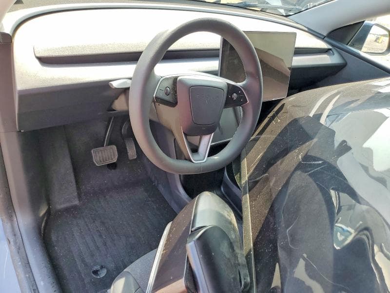 2026 TESLA MODEL Y 8