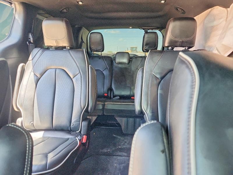 2023 CHRYSLER PACIFICA LIMITED 10