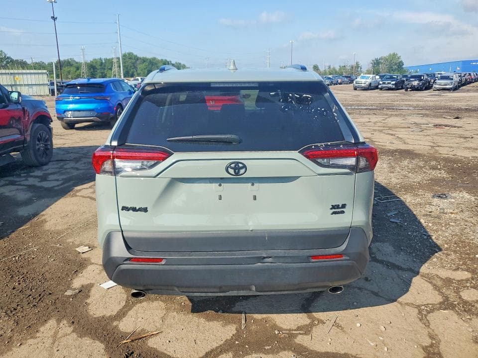 2022 TOYOTA RAV4 XLE 6