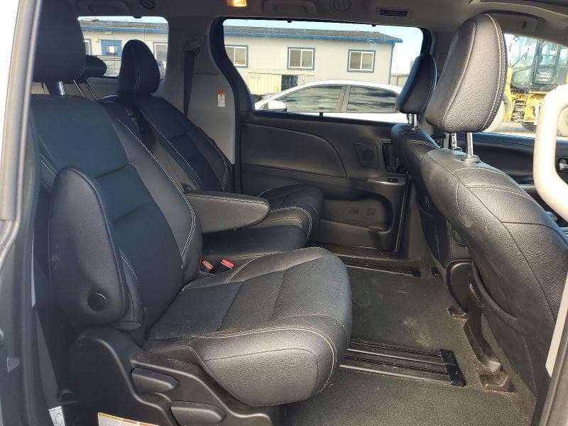 2020 TOYOTA SIENNA SE 8-PASSENGER 11
