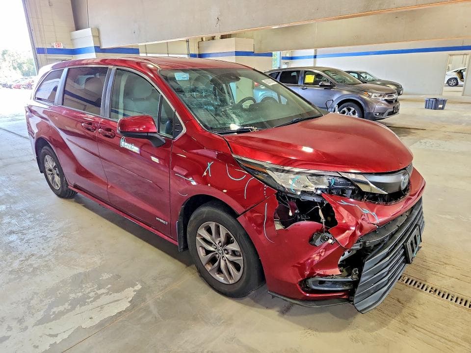 2021 TOYOTA SIENNA LE 4