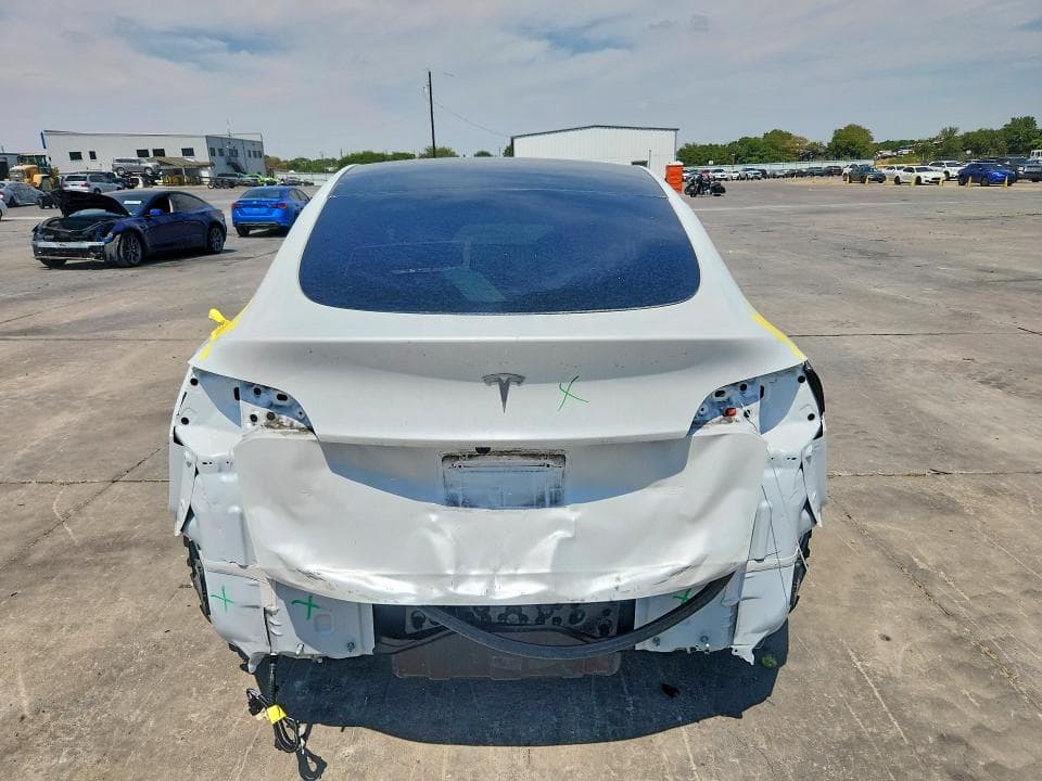 2025 TESLA MODEL Y 6