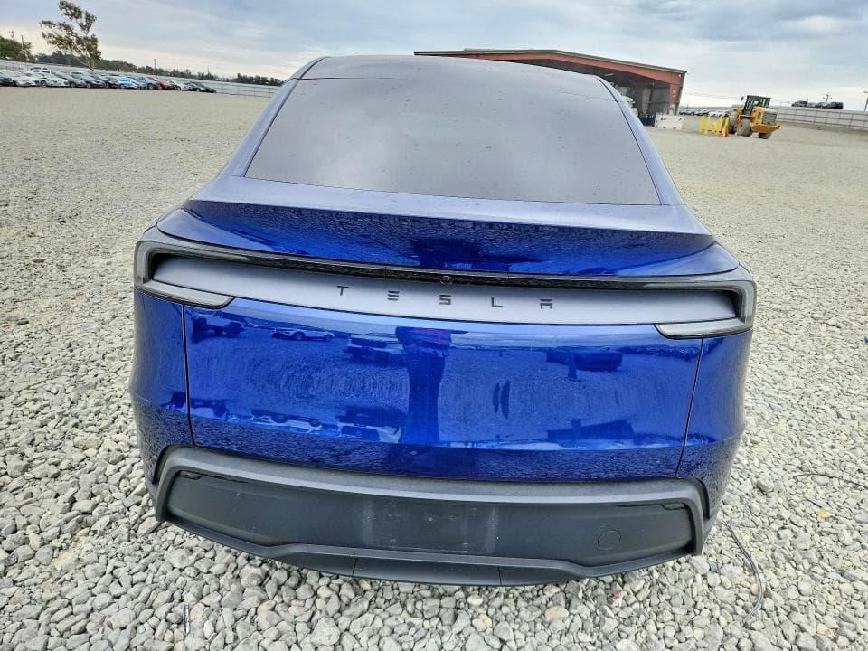 2026 TESLA MODEL Y 6