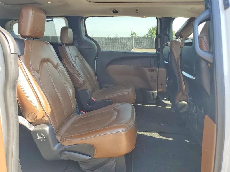 2018 CHRYSLER PACIFICA LIMITED 11