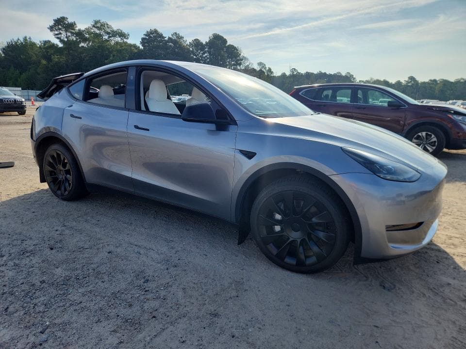 2024 TESLA MODEL Y 4