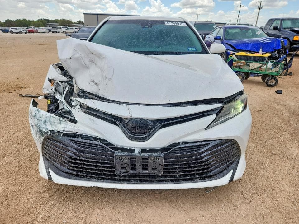 2018 TOYOTA CAMRY LE 5