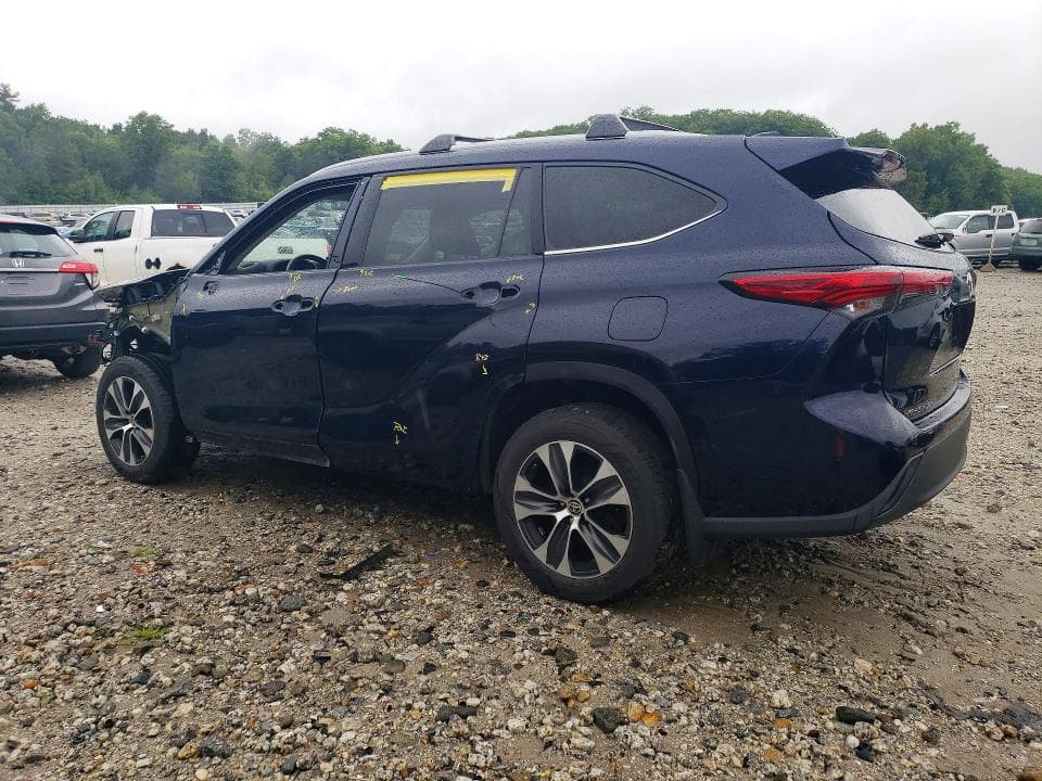 2022 TOYOTA HIGHLANDER XLE 2
