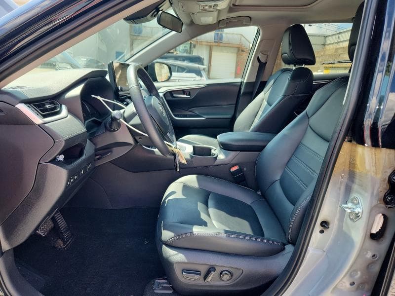 2025 TOYOTA RAV4 XLE PREMIUM 7