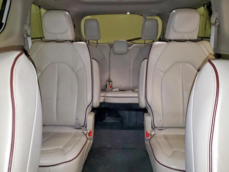 2017 CHRYSLER PACIFICA LIMITED 10