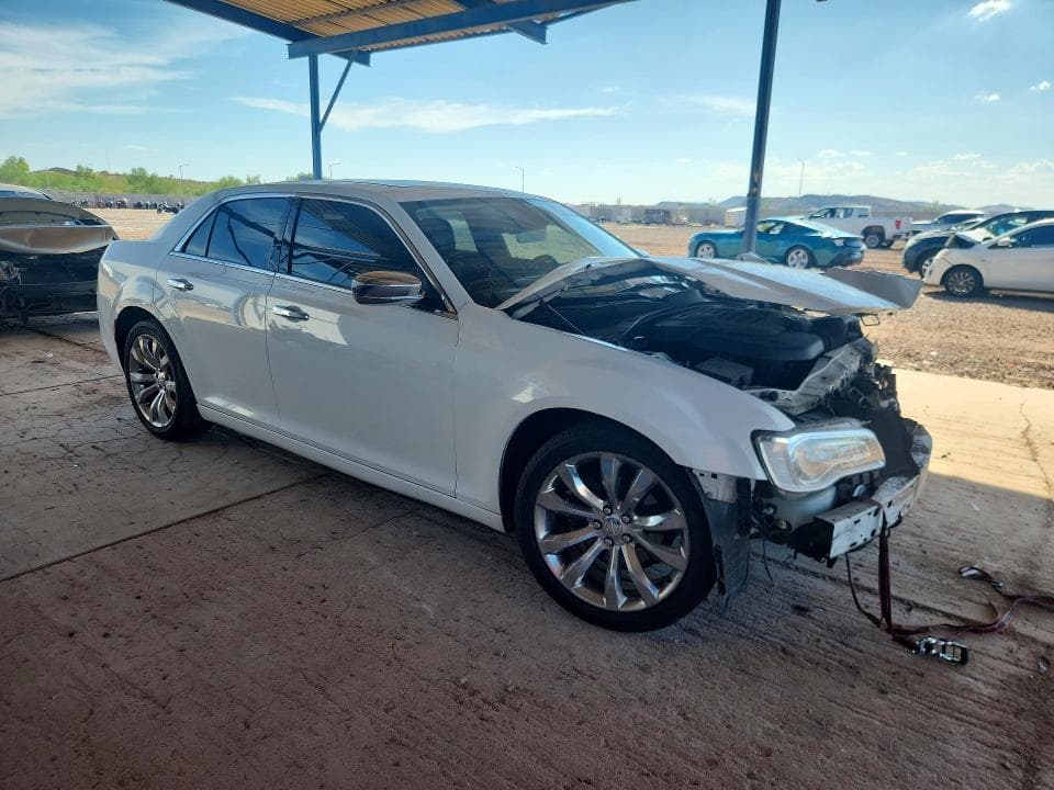 2019 CHRYSLER 300 LIMITED 4
