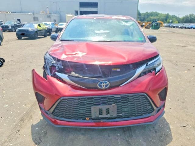 2022 TOYOTA SIENNA XSE 5