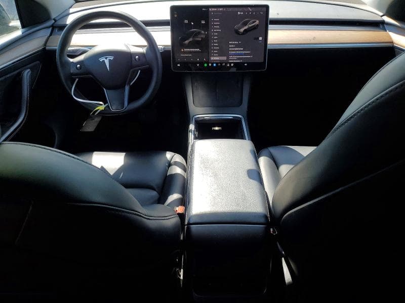 2024 TESLA MODEL Y 8