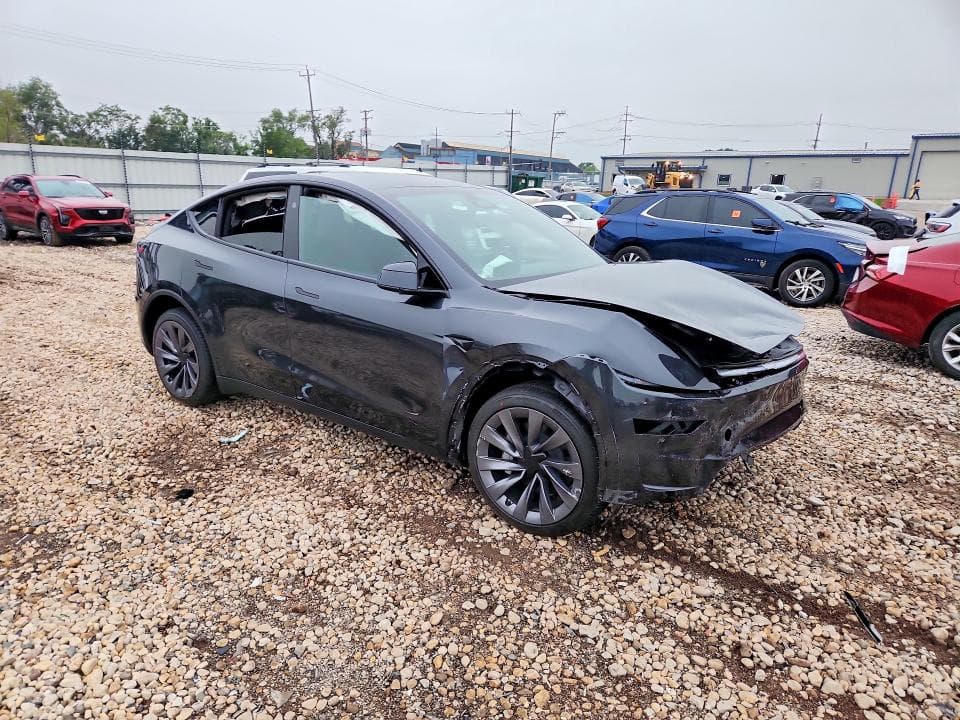 2026 TESLA MODEL Y 4