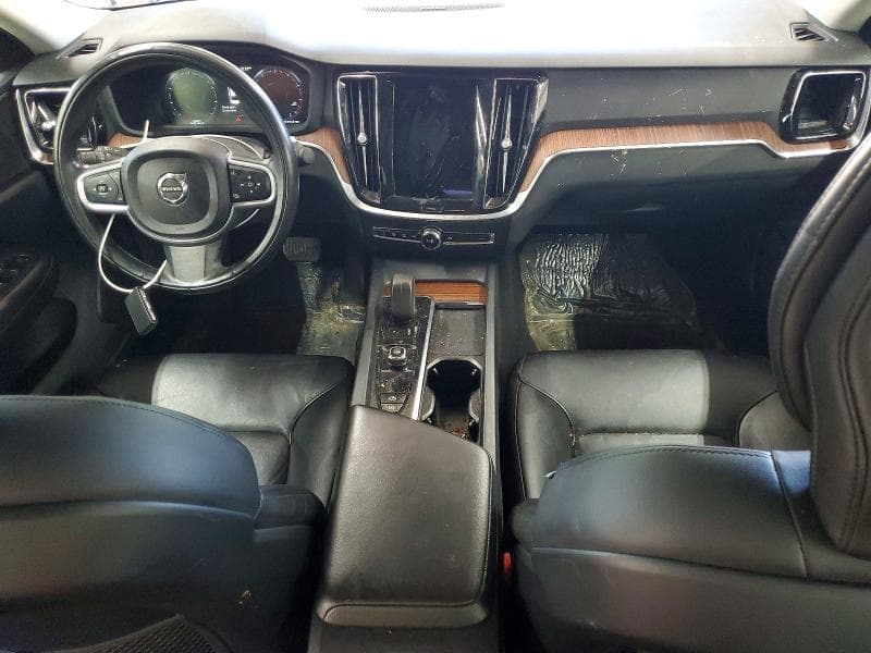 2022 VOLVO S60 B5 MOMENTUM 8