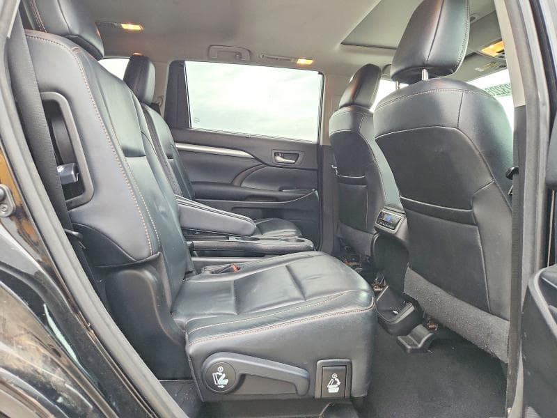2017 TOYOTA HIGHLANDER XLE 11