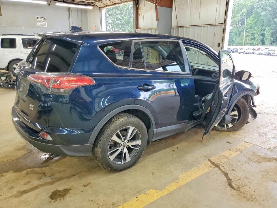 2018 TOYOTA RAV4 XLE 3