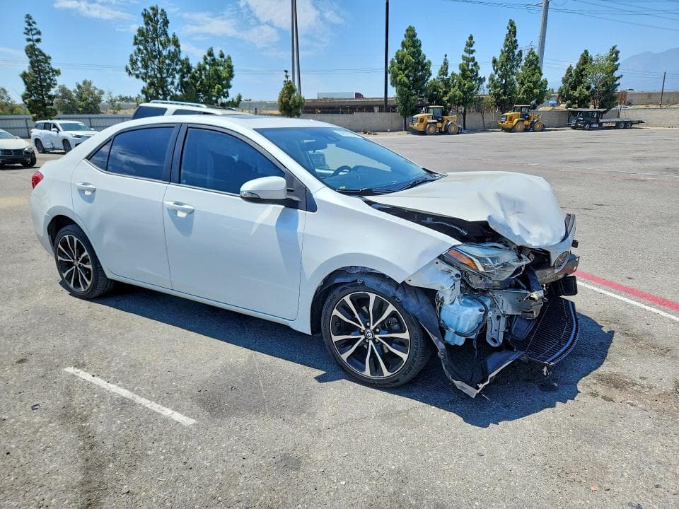 2017 TOYOTA COROLLA SE 4