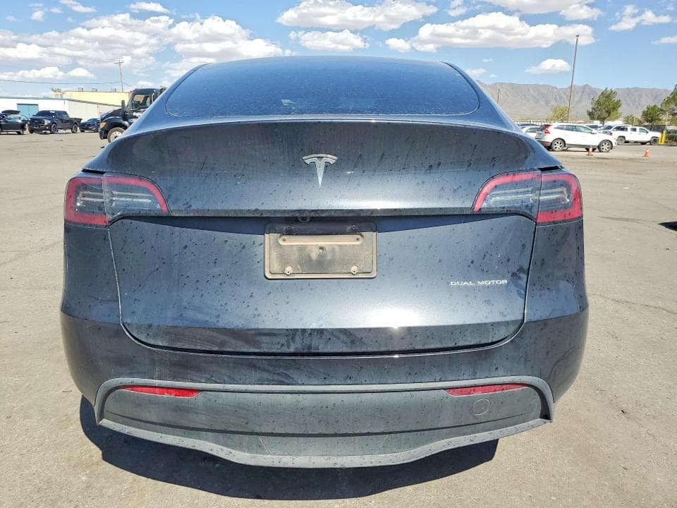 2024 TESLA MODEL Y 6