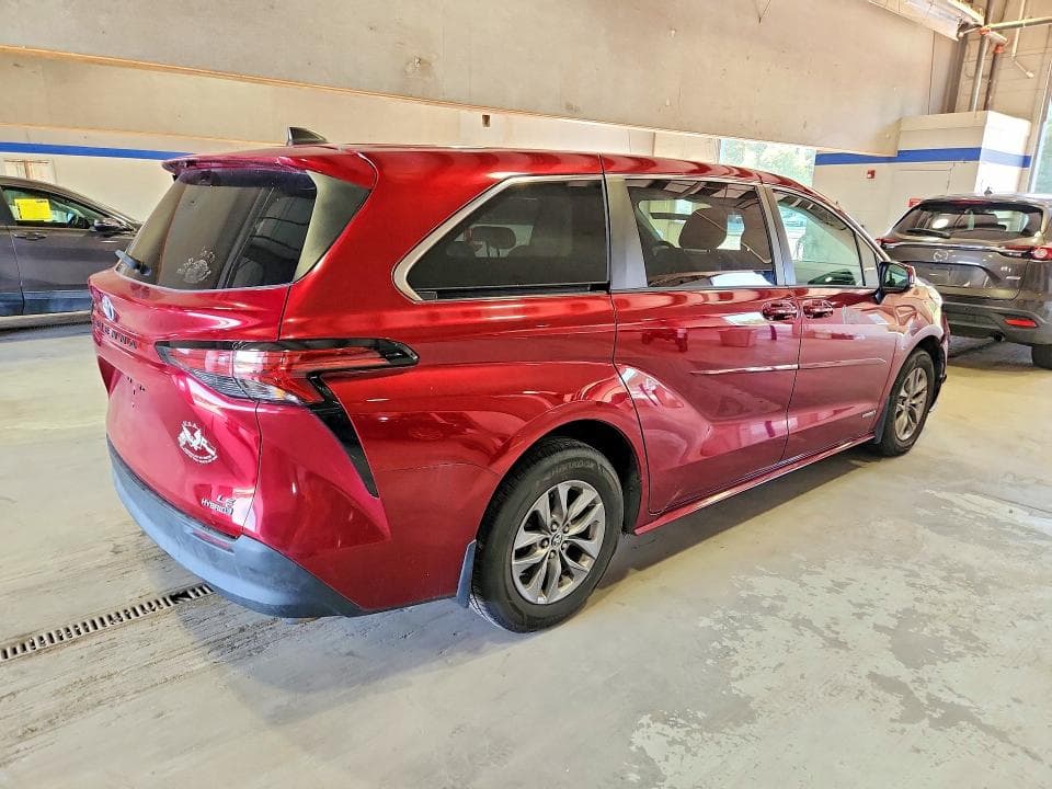 2021 TOYOTA SIENNA LE 3