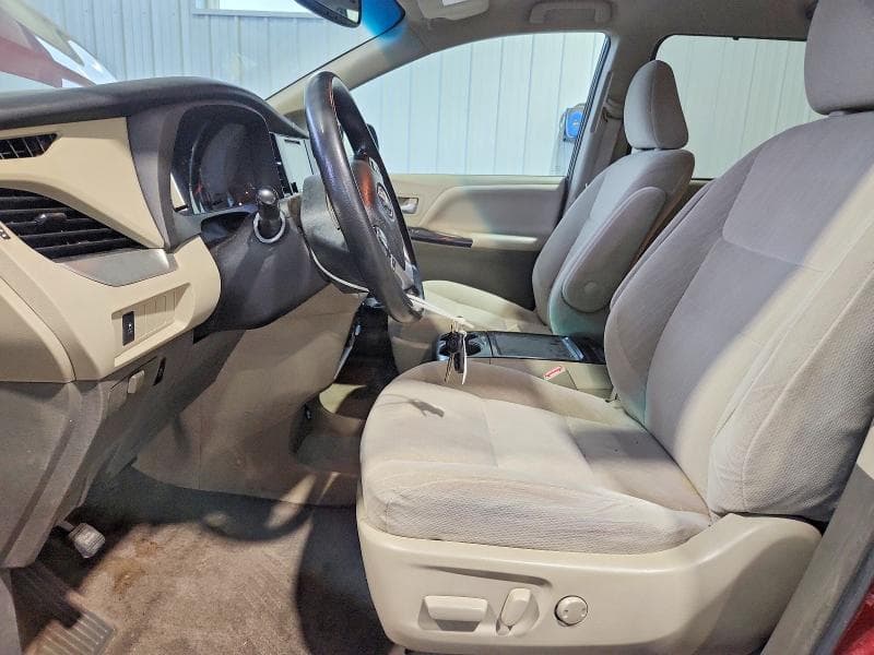 2017 TOYOTA SIENNA LE 7