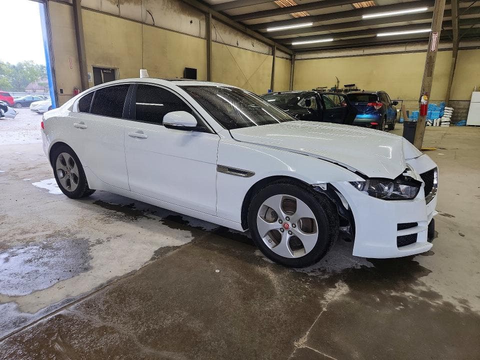 2018 JAGUAR XE 4