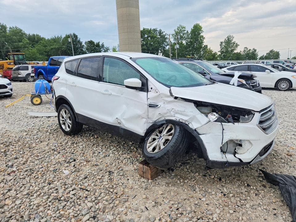 2017 FORD ESCAPE SE 4