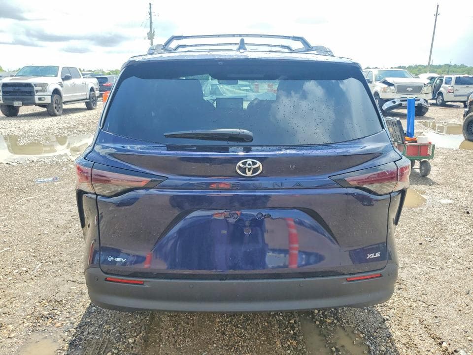 2026 TOYOTA SIENNA XLE 8-PASSENGER 6