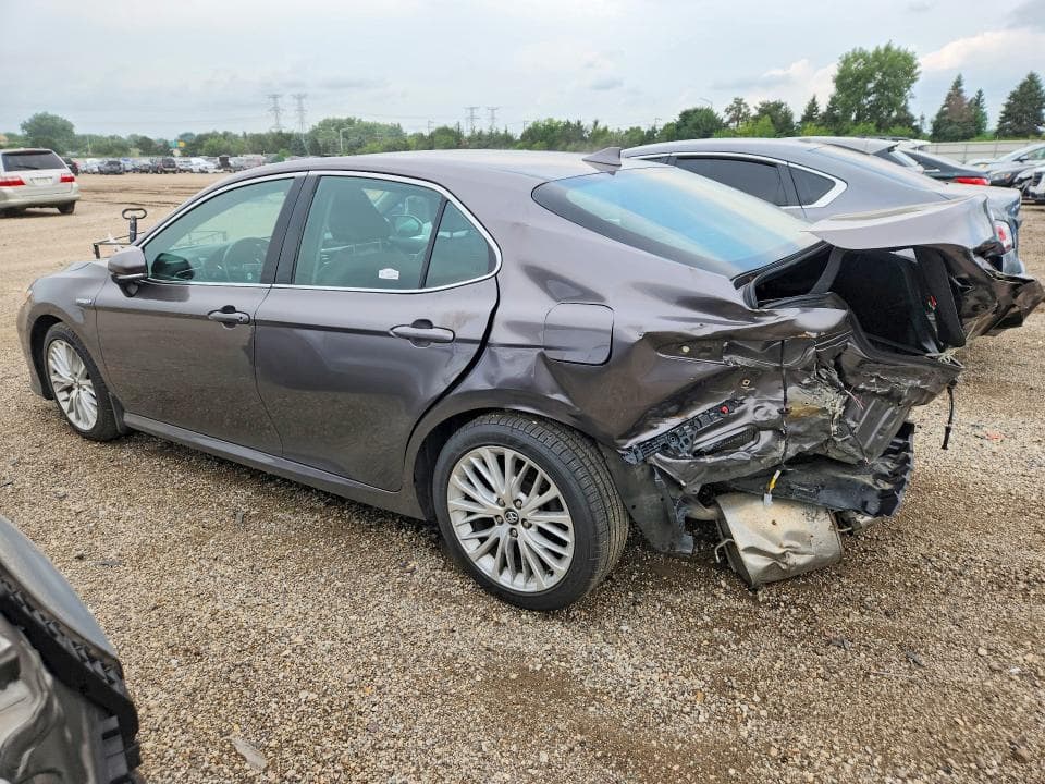 2020 TOYOTA CAMRY XLE 2