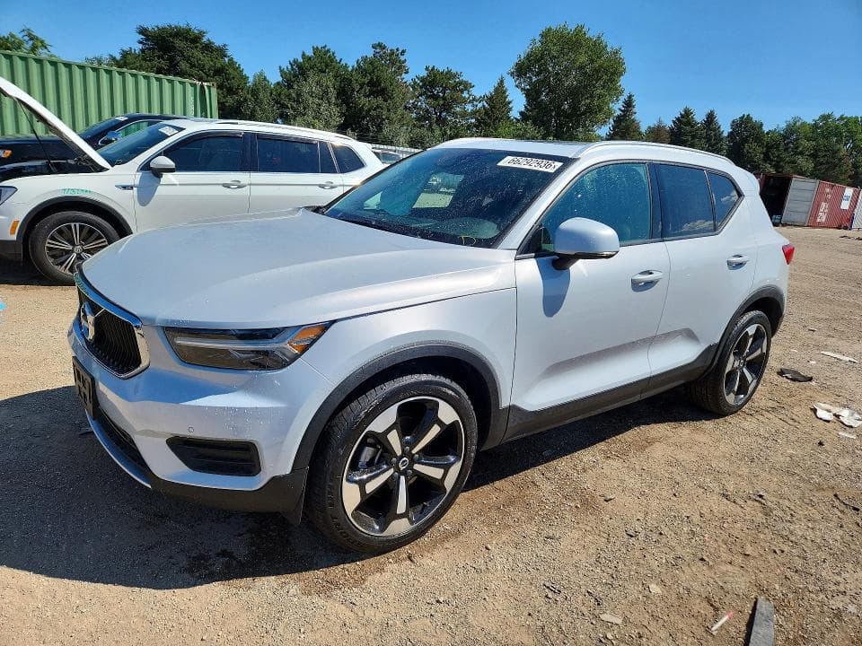 2020 VOLVO XC40 T5 MOMENTUM